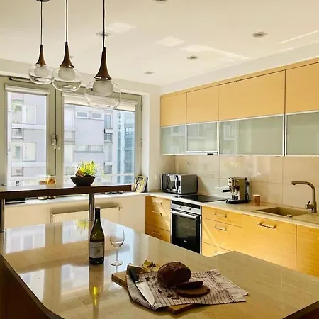 Apartment Oomph Skyline 3bdr Retreat With Ac *