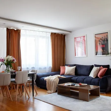 Apartment Oomph Skyline 3bdr Retreat With Ac