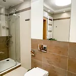 Апартаменты Oomph Skyline 3bdr Retreat With Ac *