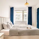 Апартаменты Oomph Skyline 3bdr Retreat With Ac
