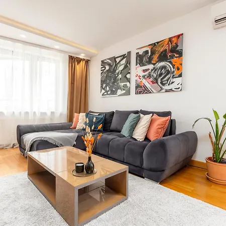 Oomph Skyline 3bdr Retreat With Ac