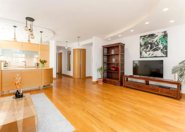 Oomph Skyline 3bdr Retreat With Ac Lejlighed