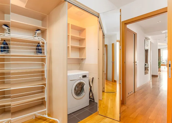 Oomph Skyline 3bdr Retreat With Ac Lejlighed Warszawa