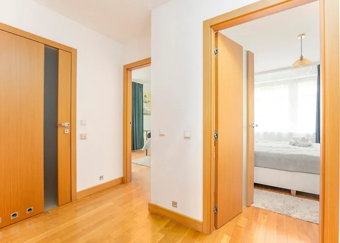 Lejlighed Oomph Skyline 3bdr Retreat With Ac Warszawa