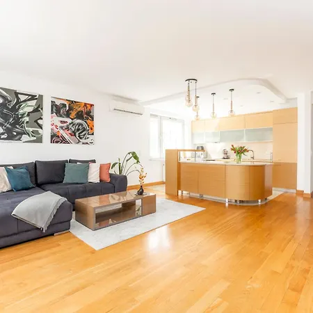 Oomph Skyline 3bdr Retreat With Ac Daire *