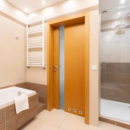 Oomph Skyline 3bdr Retreat With Ac Varşova